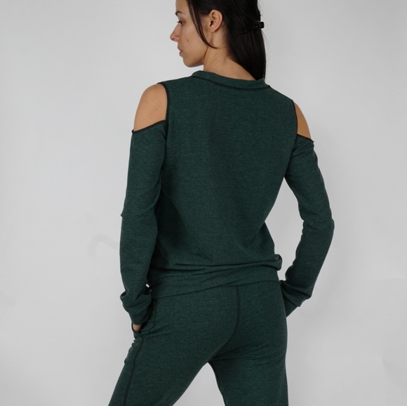 Cut off shoulder super soft blouse - Picture 2 of 3